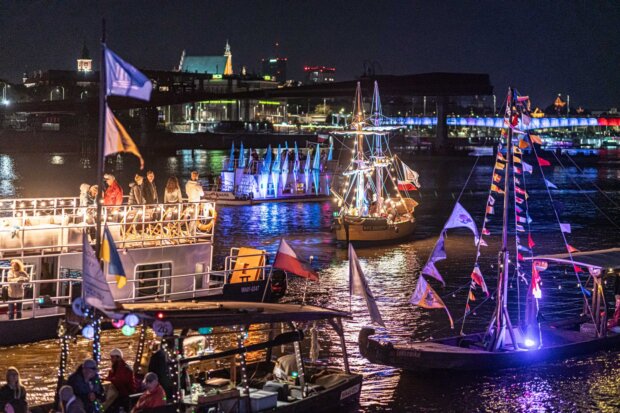 Riverlights - Parada oświetlonych łodzi na warszawskiej Wiśle. mat. prasowy