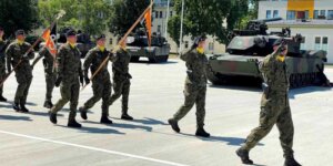 Kompania reprezentacyjna 1. Batalionu Czołgów 1. WBPanc w trakcie defilady. Fot. 1. WBPanc