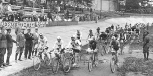 Cykliści - tor nas Dynasach Warszawskiego Towarzystwa Cyklistów.-Źr. NAC