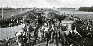 Rozbicie pociągów kolei Warszawsko-Wiedeńskiej, w dniu 13 lipca 1900 r. Fot. Sigismond, źr. MBC 800