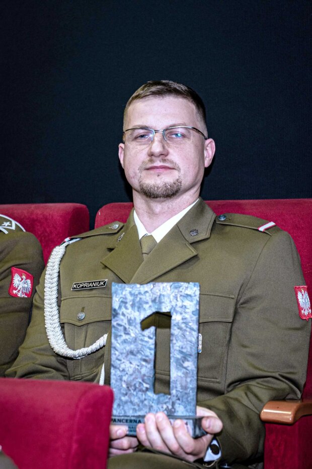 St. szer. spec. Łukasz Koprianiuk - wyróżniony Pancerną Jedynką 2024. Fot. 1. WBPanc