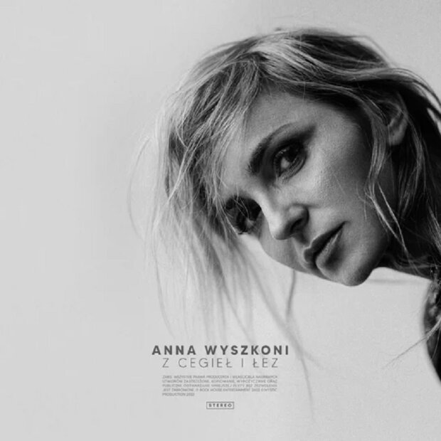 Anna Wyszkoni okładka płyty Z cegieł i łez
