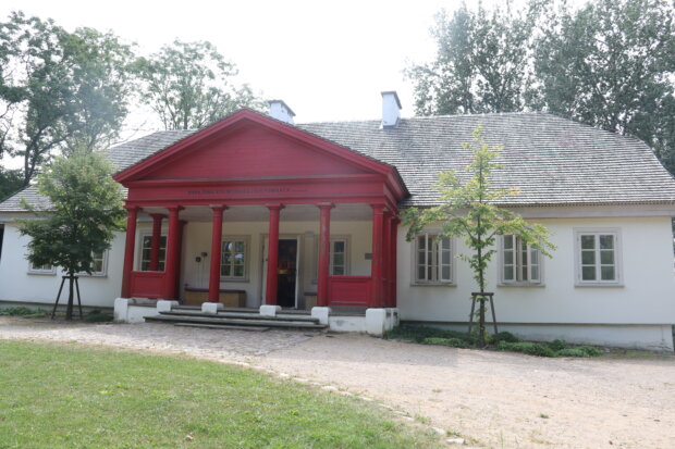 Dwór w Krasnogrudzie widok od strony północnej. Fot. Anna Banasiak