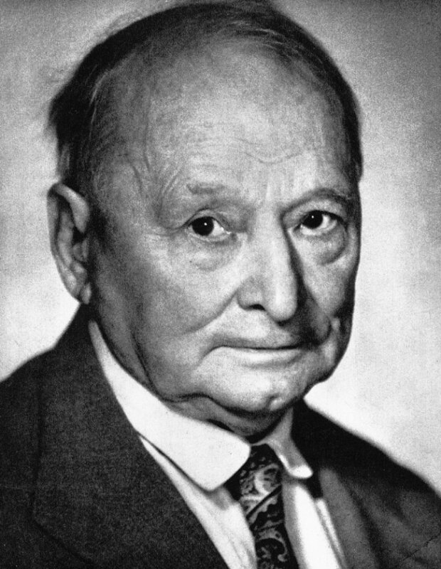 Xawery Dunikowski przed 1959 r. w Almanachu Fotografiki Polskiej, WAiF Warszawa 1959. Fot. Benedykt Jerzy Dorys (źr. Wikimedia)