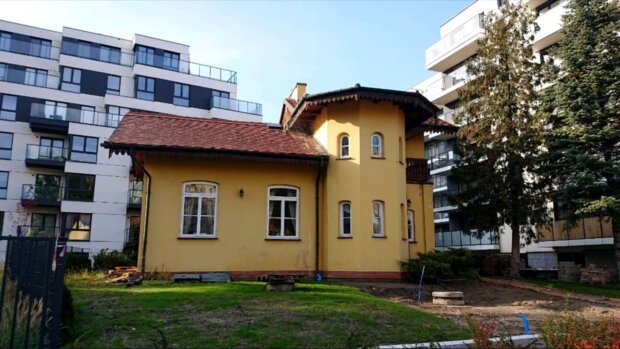 Budynek zaprojektowany i wykonany na bazie 'Pawiówki' - listopad 2020 r. Fot. Maria Weronika Kmoch