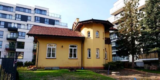 Budynek zaprojektowany i wykonany na bazie 'Pawiówki' - listopad 2020 r. Fot. Maria Weronika Kmoch