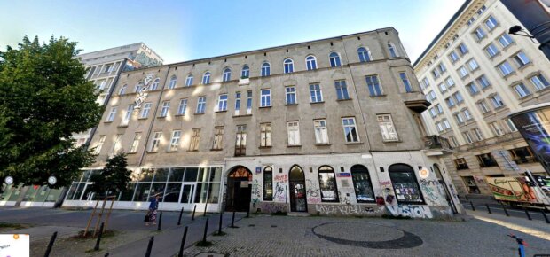 Kamienica przy ul. Marszałkowskiej 66 - stoi pusta od 01.10.2023 r. Fot. Google