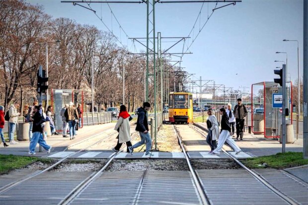 Tramwaje Warszawskie - na ul Słonimskiego. Fot. TW