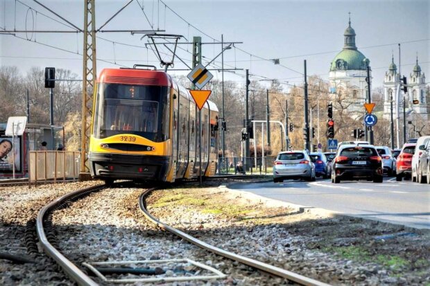 Tramwaje Warszawskie - przed rondem Babka. Fot. TW