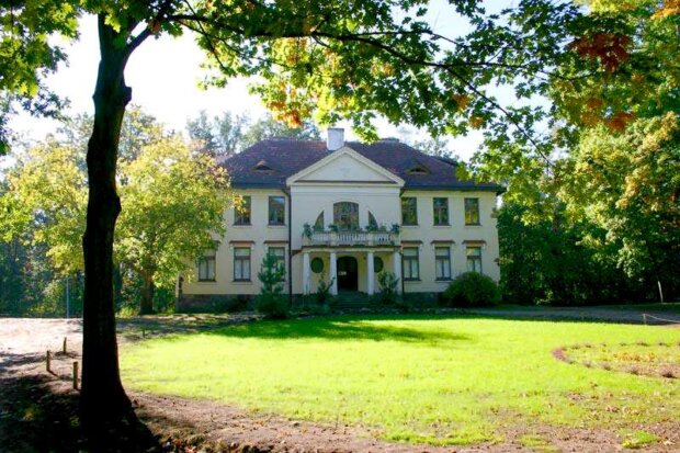 Willa Iwaszkiewiczów w Stawisku (zabytek nr rejestr. 1108-764) - pierwsza dekada XXI wieku. Fot. Marek i Ewa Wojciechowscy
