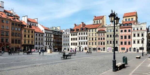 Warszawska Starówka - Rynek Starego Miasta w Warszawie. Fot. Adrian Grycuk (Wikimedia)