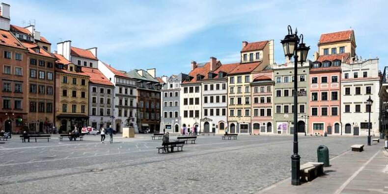 Warszawska Starówka - Rynek Starego Miasta w Warszawie. Fot. Adrian Grycuk (Wikimedia)