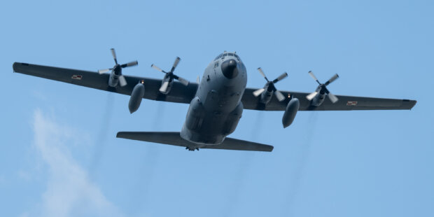 Lockheed C-130 Hercules - leci nad Wisłę. Fot. Marcin Banaszkiewicz