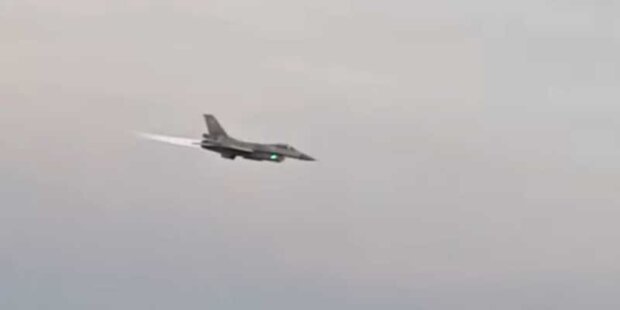 Katastrofa F-16 - 28-08-2025 r. w Radomiu. Fot. slshxer (YT)