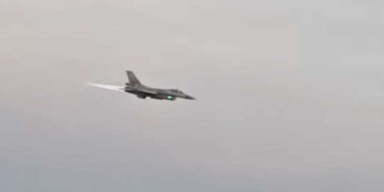 Katastrofa F-16 - 28-08-2025 r. w Radomiu. Fot. slshxer (YT)
