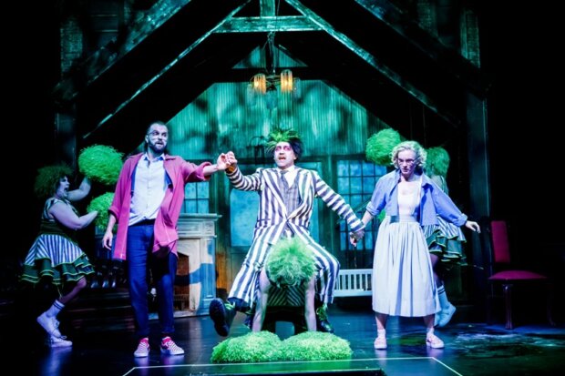 Beetlejuice Barbara i Adam w tańcu