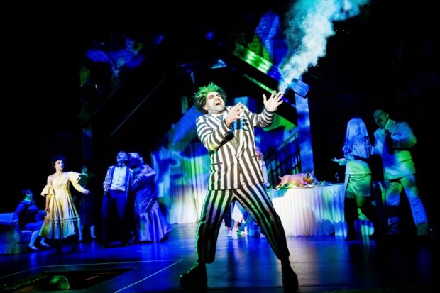 Beetlejuice strzelanie z palców