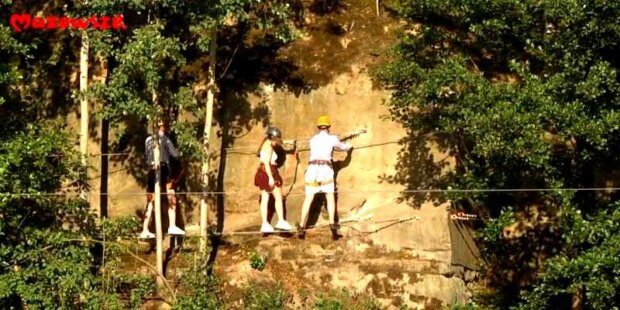 Ścianka wspinaczkowa typu via ferrata na zboczu starego kamieniołomu w Szydłowcu. Fot. UMKM