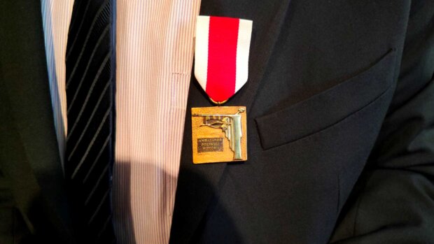 Ambasador Polskiej Historii - awers wyróżnienia honorowego IPN dla zagrynicznych osób i instytucji szczególnie zasłużonych dla upamiętniania historii narodu polskiego. Fot. Warszawa.pl