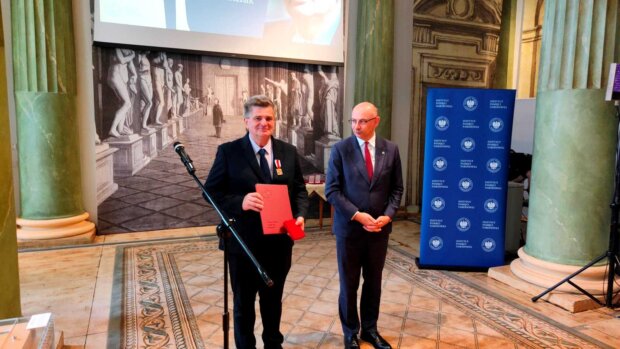 Andrzej Chowańczak i zastępca prezesa IPN dr Mateusz Szpytma - po wyróżnieniu nagrodą Ambasador Polskiej Historii. Fot. Warszawa.pl