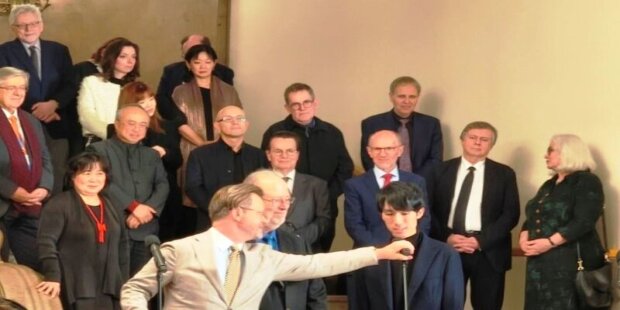 Eric Lu - zwycięzca XIX Międzynarodowego Konkursu Pianistycznego im. Fryderyka Chopina, po ogłoszeniu wyników. Fot. Marcin Zgliński