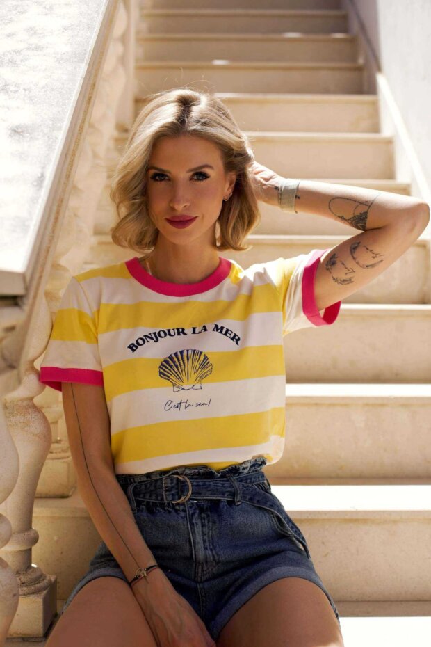 Gładkie t-shirty - klasyka, która zawsze się obroni. Fot. mat prasowy