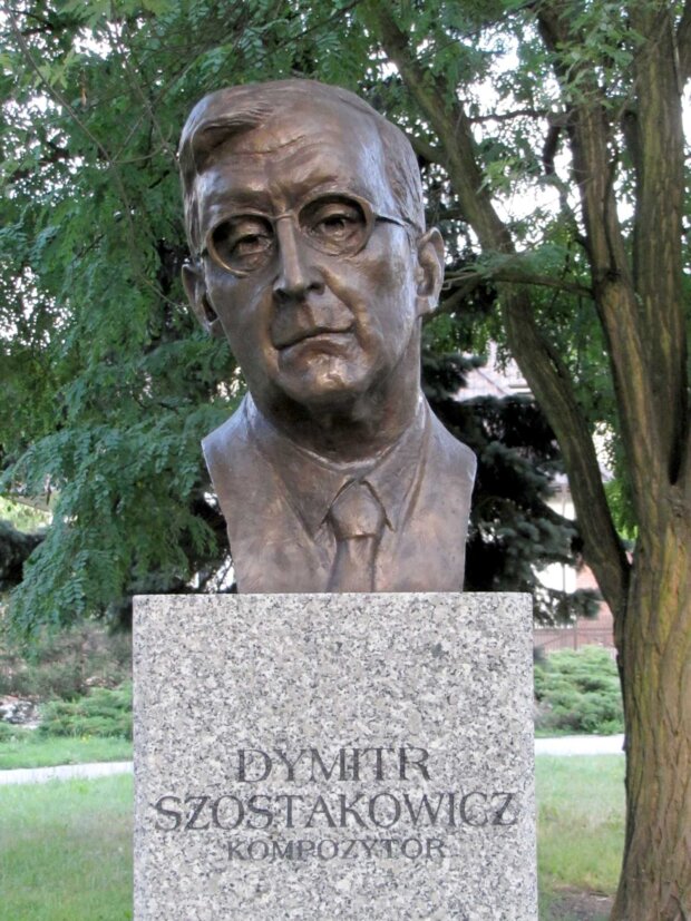 Popiersie Dymitra Szostakowicza w Alei Sław w Kielcach. Fot. Paweł Cieśla (Wikimedia)