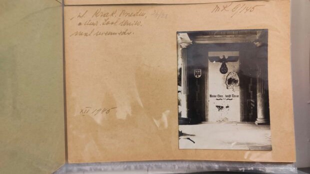 Pozostałości po okupantach - Krakowskie Przedmieście 26-28. Fot. Warszawa.pl