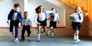 Dzieci w szkole podstawowej