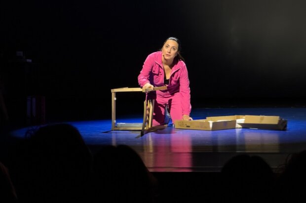 Historia Jednej Znajomości montaż krzesła