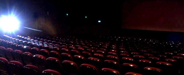 Kino Luna - przejdzie modernizację obejmującą wymianę całej infrastruktury technicznej, przebudowę holu wejściowego i zainstalowanie windy. Powstaną 3 sale kinowe od 49 do 329 osób. Fot. UMWM