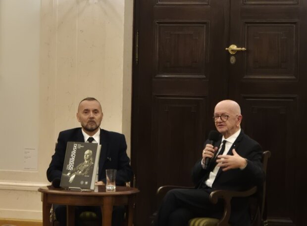 prof. Jerzy Kirszak i prof. Włodzimierz Suleja podczas spotkania