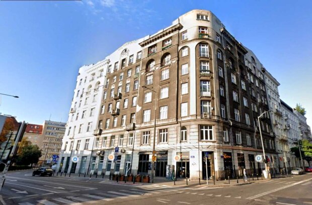 Kamienica Hermana Knothe - na rogu ulic Pięknej i Mokotowskiej. Fot. Google Street Maps