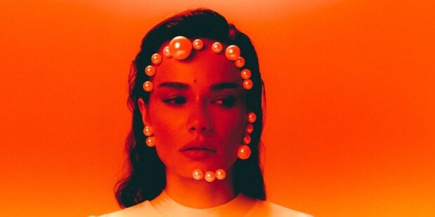 Natalia Szroeder zaprasza na Walentynki