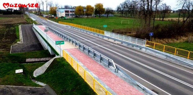 Nowy most na rzece Nida - łączący Osmolin z Osmólskiem w gminie Sanniki w ciągu zmodernizowanej drogi wojewódzkiej nr 584. Fot. UMWM