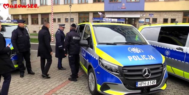 Radiowozy techniki kryminalistycznej - 5 mazowieckich komend otrzymało mobilne laboratoria. Fot. UMWM