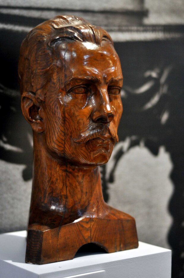 Romuald Traugutt - rzeźba Tadeusza Bylewskiego (1925 r.) w zbiorach Muzeum Wojska Polskiego w Warszawie. Fot. Przemysław Wierzbowski (Wikimedia)