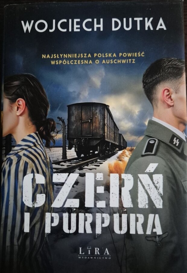 Czerń i purpura okładka książki