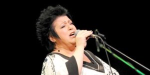 Ewa Bem - podczas koncertu w Warszawie w 2010 r. Fot. Henryk Kotowski (Wikimedia)