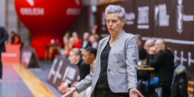 Jelena Škerović - trenerka SKK Polonia Warszawa Fot. Krawczyk.photo