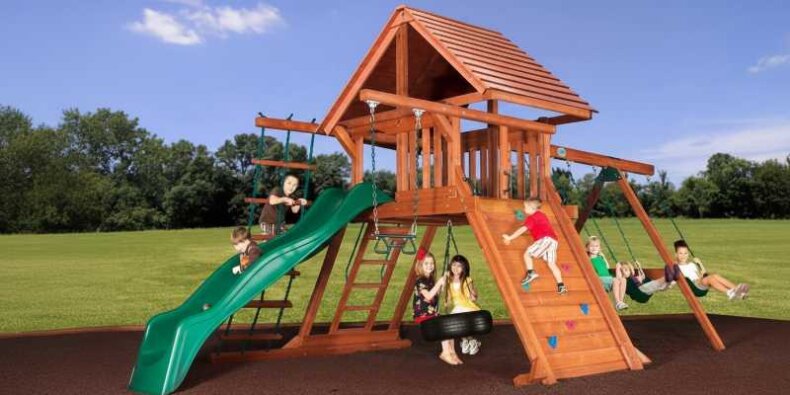 Plac zabaw - bezpieczne nawierzchnie i podłoża. Fot. mat. prasowy.