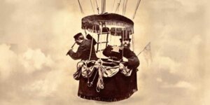 Autoportret fotografa z mężczyzną w gondoli balonu. Zdjęcie wykonane w atelier fotografa. Fot. Konrad Brandel