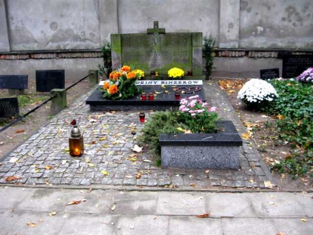 Grób rodziny Binzerów - Cmentarz Ewangelicko-Reformowany w Warszawie. Fot. żr. Grobonet