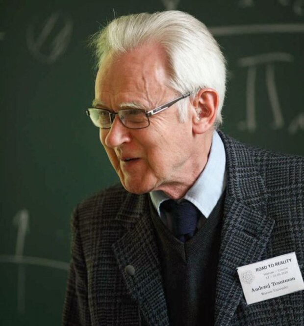 Prof. dr. hab. inż. Andrzej Trautman - na konferencji naukowej. Fot. źr. Wikipedia