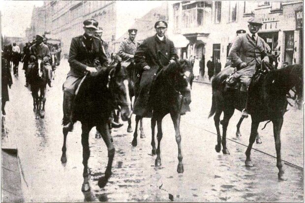 Fryderyk Jurjewicz powraca w 1919 r. z Rosji i przyprowadza do kraju 252 konie pełnej krwi. źr. ''Jeździec i Hodowca Tygodnik Ilustrowany'' nr 9. z 29 lutego 1929 r.