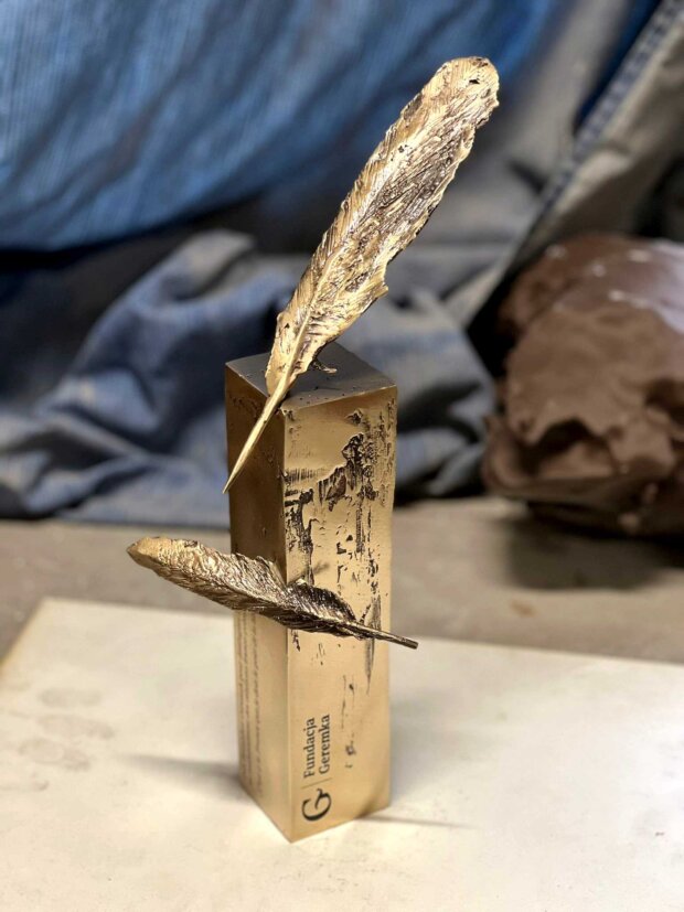 Statuetka Nagrody Przyjaźni Polsko-Francuskiej im. Bronisława Geremka. Fot. Fundacja Geremka