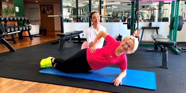 Trener personalny prowadzi trening - w kameralnym studiu Body Movement w Warszawie. Fot. mat. prasowy