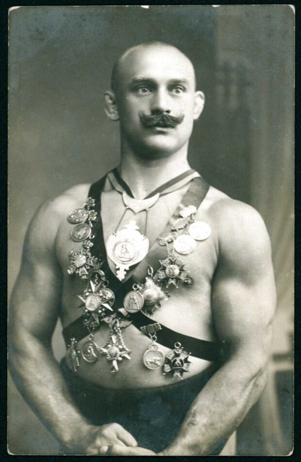 Władysław Pytlasiński - fotografia pocztówkowa z ok. 1920 r. Źr. Antykwariat Warszawa (antykwariatwaw.pl). Fot. Antykwariatwaw.pl