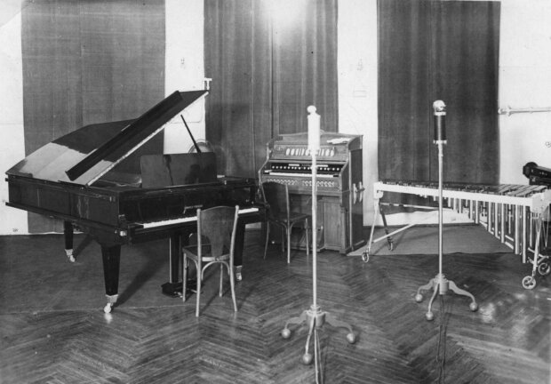 Studio Polskiego Radia - Warszawa II. Fot. źr. NAC