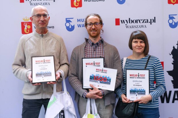 Zwycięzcy konkursu - od lewej Michał Rapacki, Piotr Kunert, Kinga Le Bec. Fot. Szymon Pulcyn UM Warszawy